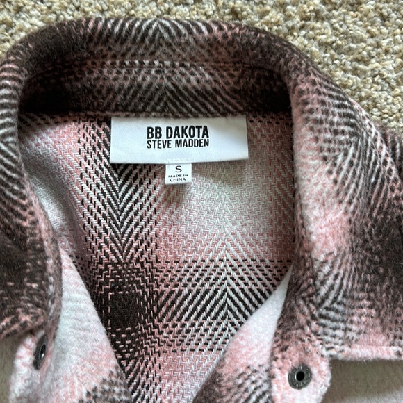 Women’s size small Shacket - Picture 2 of 6